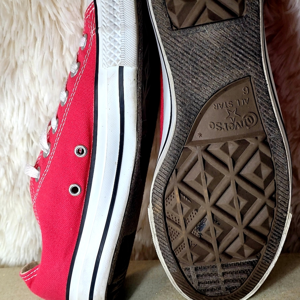 Red Converse - Picture 4 of 9